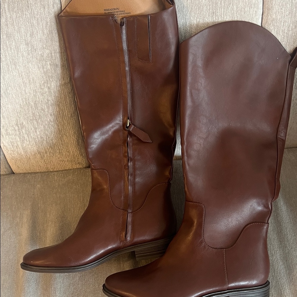 Elegant Brown Leather Heeled Boots